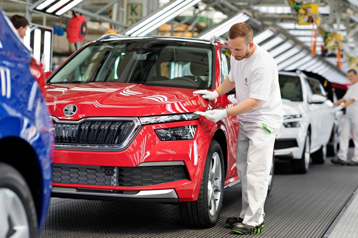 SKODA AUTO stellt 2019 Produktionsrekord in seinen tschechischen Werken auf: Mit 910.000 produzierten Fahrzeugen übertrifft der Autohersteller das Ergebnis aus dem Vorjahr um 2,25 Prozent (2018: 890.000 Fahrzeuge). Weiterer Text über ots und www.presseportal.de/nr/28249 / Die Verwendung dieses Bildes ist für redaktionelle Zwecke honorarfrei. Veröffentlichung bitte unter Quellenangabe: