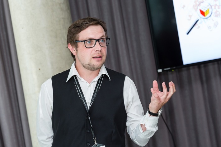 Mit ?Drug and Enzyme Discovery? hat das steirische Start-up Innophore in den vergangenen Jahren bereits außerhalb der europäischen Grenzen Aufmerksamkeit erregt. Nun stellte die Innophore ihr Wissen auch dem Chinese Center for Disease Control and Prevention zur Verfügung, die das Jungunternehmen seither als Forschungspartner bei der Bekämpfung des Coronavirus miteinbezieht.