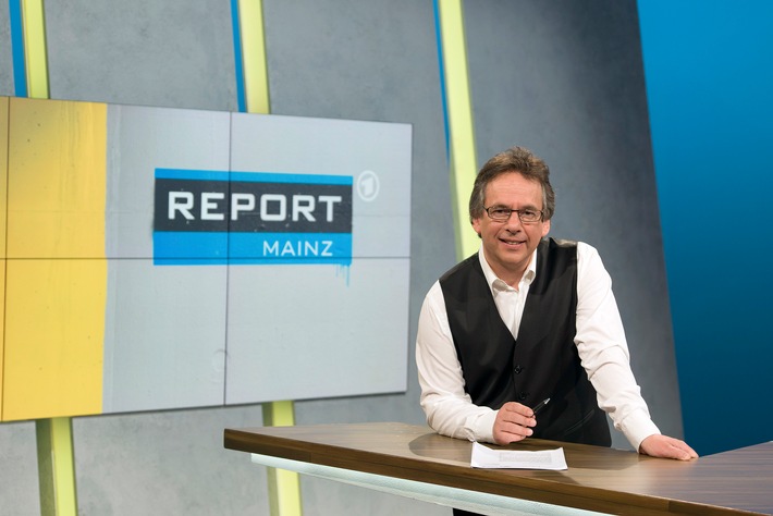 SÜDWESTRUNDFUNK
Report Mainz - Fritz Frey
Report Mainz sendet ab 26. April 2016 in neuer Studiokulisse: Fritz Frey, Moderator.
© SWR/Carsten Costard, honorarfrei - Verwendung gemäß der AGB im engen inhaltlichen, redaktionellen Zusammenhang mit genannter SWR-Sendung bei Nennung