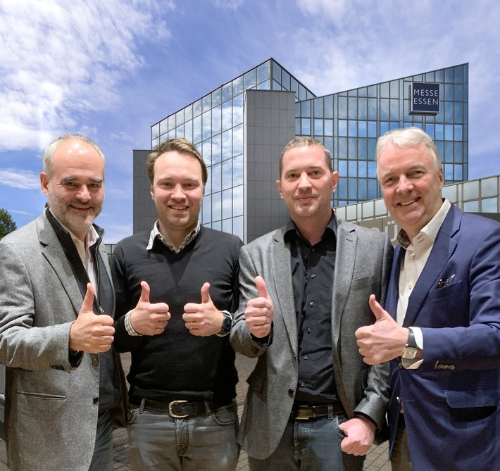 Green Deal: Mit digitalem Zertifizierungs-Standard zum klimaneutralen Gebäudebestand / Freuen sich anlässlich der Fachmesse E-WORLD in Essen auf eine erfolgreiche Kooperation: Dr. Stefan Plesser, Stefan C. Hindrichs, Dr. Claas Pinkernell, Karl Eberhard Hunke / Weiterer Text über ots und www.presseportal.de/nr/134617 / Die Verwendung dieses Bildes ist für redaktionelle Zwecke honorarfrei. Veröffentlichung bitte unter Quellenangabe: