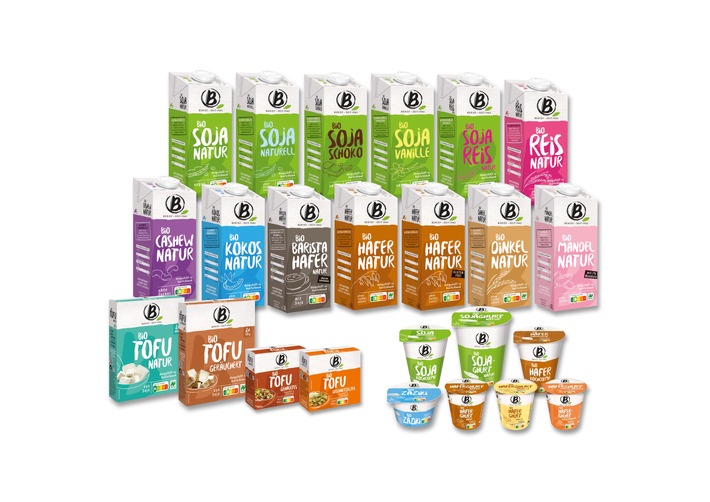 Das B-Volution Sortiment von Berief Food mit pflanzlichen Lebensmitteln - 100 Prozent Bio und Vegan. Weiterer Text über ots und www.presseportal.de/nr/141264 / Die Verwendung dieses Bildes ist für redaktionelle Zwecke honorarfrei. Veröffentlichung bitte unter Quellenangabe: