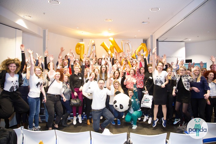 PAYBACK unterzeichnet dreijährige Partnerschaft mit PANDA - gemeinsam stark für mehr Gleichberechtigung und Vielfalt / PAYBACK unterzeichnet dreijährige Partnerschaft mit PANDA. Weiterer Text über ots und www.presseportal.de/nr/102404 / Die Verwendung dieses Bildes ist für redaktionelle Zwecke honorarfrei. Veröffentlichung bitte unter Quellenangabe: