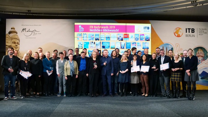 ITB Berlin 2019: Schlussbild Preisverleihung ITB BuchAwards 2019. Weiterer Text über ots und www.presseportal.de/nr/6600 / Die Verwendung dieses Bildes ist für redaktionelle Zwecke honorarfrei. Veröffentlichung bitte unter Quellenangabe: