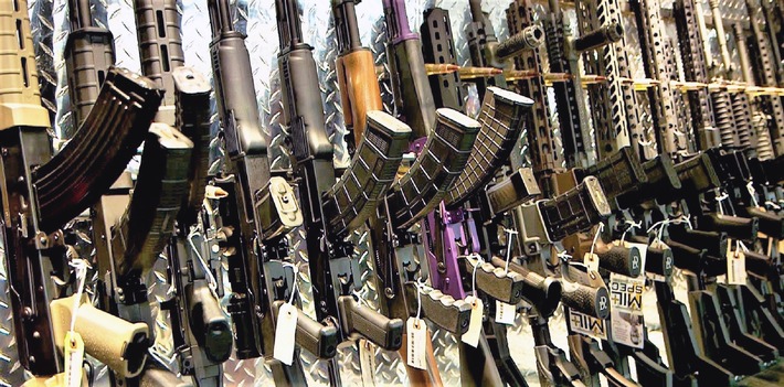 In den USA sind rund 300 Millionen Pistolen und Gewehre im Umlauf. Nutzung des Bildes nur in Verbindung mit der Sendung inkl. Social Media / Weiterer Text über ots und www.presseportal.de/nr/7840 / Die Verwendung dieses Bildes ist für redaktionelle Zwecke honorarfrei. Veröffentlichung bitte unter Quellenangabe: