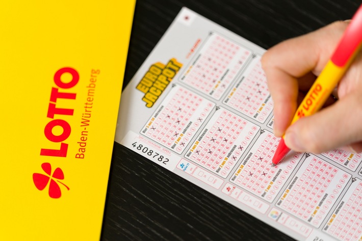Gleich drei Eurojackpot-Tipper aus Baden-Württemberg setzten bei der Ziehung am Freitag (24. April) ihre Kreuze richtig und sind jetzt Multi-Millionäre. Weiterer Text über ots und www.presseportal.de/nr/110923 / Die Verwendung dieses Bildes ist für redaktionelle Zwecke honorarfrei. Veröffentlichung bitte unter Quellenangabe: