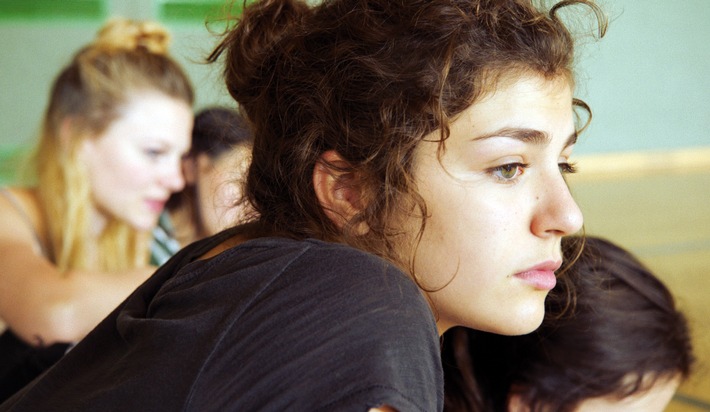 rbb Fernsehen SIEBZEHN, am Donnerstag (18.06.20) um 23:35 Uhr.
Die letzten Wochen vor den Sommerferien, irgendwo in Niederösterreich. Die 17-Jährige Internatsschülerin Paula ist heimlich in ihre Freundin Charlotte verliebt. Doch die ist mit Michael zusammen. - Paula (Elisabeth Wabitsch) durchlebt ein wahres Gefühlschaos in der österreichischen Provinz.
© rbb/Salzgeber, honorarfrei - Verwendung gemäß der AGB ausschließlich zur Ankündigung genannter rbb-Sendung bei Nennung