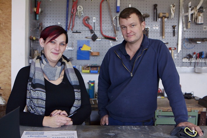 Ayleen Bauser und Markus Gaßner haben vor gut einem Jahr die Vier-Tage-Woche eingeführt. Nutzung des Bildes nur in Verbindung mit der Sendung inkl. Social Media / Weiterer Text über ots und www.presseportal.de/nr/7840 / Die Verwendung dieses Bildes ist für redaktionelle Zwecke honorarfrei. Veröffentlichung bitte unter Quellenangabe: