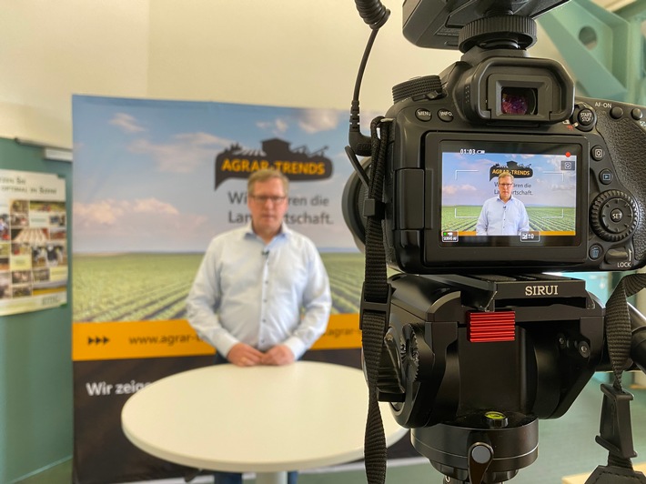 Neu: Monatliches Video-Update für Agrar-Entscheider: Welche aktuellen Agrartrends sollten Sie kennen? / Dirk Gieschen, Agrarexperte und Initiator der Website agrar-trends.de beim Videodreh / Weiterer Text über ots und www.presseportal.de/nr/143122 / Die Verwendung dieses Bildes ist für redaktionelle Zwecke honorarfrei. Veröffentlichung bitte unter Quellenangabe: