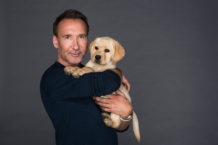 Vergesst die Tiere nicht! »Haustier sucht Herz - Spezial« mit Jochen Bendel am Donnerstag, 28. Mai 2020, um 20:15 Uhr bei SAT.1 Gold Die Auswirkungen der Corona-Pandemie stellen nicht nur den Alltag von Haustieren und ihren Haltern auf den Kopf, auch Tierheime, Tierschutzorganisationen und Tiertafeln haben mit einem Rueckgang an Spenden und eingeschraenkten Vermittlungen zu kaempfen. SAT.1 Gold blickt im 90-minuetigen Spezial »Haustier sucht Herz« am Donnerstag, 28. Mai 2020, um 20:15 Uhr, Tierpflegern und ihrem veraenderten Alltag über die Schulter. Titel: Haustier sucht Herz - Spezial
Person: Jochen Bendel;
Copyright: SAT.1 GOLD/Thomas Pritschet;
Fotograf: Thomas Pritschet;
Bildredakteur: Susanne Karl-Metzger;
Dateiname: 1670801.tif;
Rechtehinweis: Dieses Bild darf bis eine Woche nach Ausstrahlung honorarfrei fuer redaktionelle Zwecke und nur im Rahmen der Programmankuendigung verwendet werden. Spaetere Veroeffentlichungen sind nur nach Ruecksprache und ausdruecklicher Genehmigung der ProSiebenSat1 TV Deutschland GmbH moeglich. Nicht fuer EPG! Verwendung nur mit vollstaendigem Copyrightvermerk. Das Foto darf nicht veraendert, bearbeitet und nur im Ganzen verwendet werden. Es darf nicht archiviert werden. Es darf nicht an Dritte weitergeleitet werden. Aneinanderreihung/Zusammenlegung/Kopplung von Bildern zum Zweck der Erstellung von Slide-Shows o.ä. nicht gestattet; Verbindung/Einfügen/Anfügen von Werbung nicht gestattet.
Bei Fragen: foto@prosiebensat1.com
Voraussetzung fuer die Verwendung dieser Programmdaten ist die Zustimmung zu den Allgemeinen Geschaeftsbedingungen der Presselounges der Sender der ProSiebenSat.1 Media SE. Weiterer Text über ots und www.presseportal.de/nr/107380 / Die Verwendung dieses Bildes ist für redaktionelle Zwecke honorarfrei. Veröffentlichung bitte unter Quellenangabe: