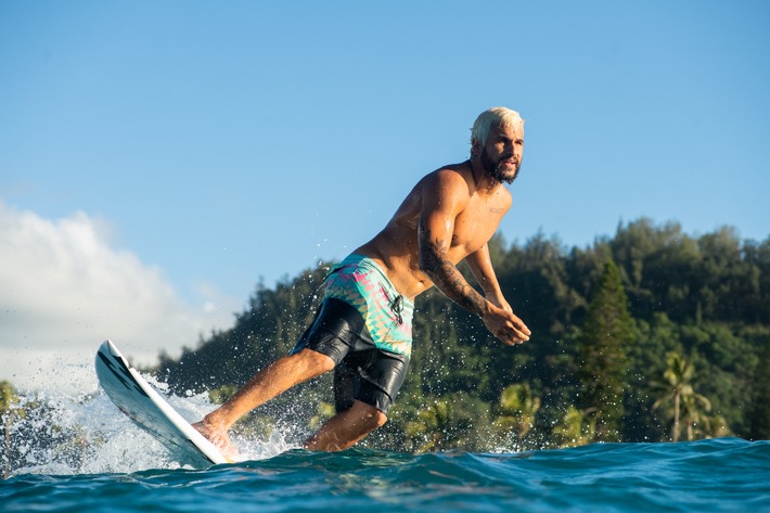 Planet Sports konzentriert sich wieder auf den Boardsport / Planet Sports startet durch: Neue Eigentümer setzen auf E-Commerce / Strategische Neuausrichtung des Online-Shops / Zielgruppe Boardsport rückt wieder in den Fokus / Im Bild: Surfweltmeister 2019 Italo Ferreira. Weiterer Text über ots und www.presseportal.de/nr/144650 / Die Verwendung dieses Bildes ist für redaktionelle Zwecke honorarfrei. Veröffentlichung bitte unter Quellenangabe: