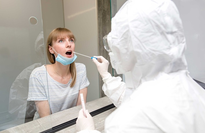 Innenansicht des getrennten Testraums des RKB-Gamo Corona-Testfahrzeugs. Weiterer Text über ots und www.presseportal.de/nr/144645 / Die Verwendung dieses Bildes ist für redaktionelle Zwecke honorarfrei. Veröffentlichung bitte unter Quellenangabe: