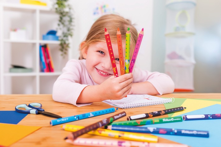 Kinder sinnvoll beschäftigen: Kreativer Mal- und Kombinierspaß mit combino von Pelikan. Weiterer Text über ots und www.presseportal.de/nr/71208 / Die Verwendung dieses Bildes ist für redaktionelle Zwecke honorarfrei. Veröffentlichung bitte unter Quellenangabe: