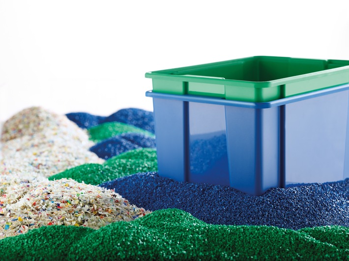 Zum Tag der Umwelt 2020: Kunststoffabfall, der sinnvoll verwertet wird, gelangt nicht in die Umwelt. Aus Recyclingkunststoffen können neue Produkte hergestellt werden. Doch die durch die Corona-Pandemie ausgelöste stellt die Branche vor groÃe Herausforderungen. Weiterer Text über ots und www.presseportal.de/nr/110129 / Die Verwendung dieses Bildes ist für redaktionelle Zwecke honorarfrei. Veröffentlichung bitte unter Quellenangabe: