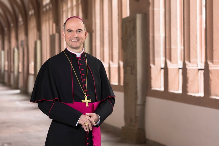 Bischof Dr. Franz Jung. Lizenzinhaber: Bistum Würzburg. Frei zur Verwendung im Rahmen der Berichterstattung über den Live-Gottesdienst. Weiterer Text über ots und www.presseportal.de/nr/55188 / Veröffentlichung bitte unter Quellenangabe: