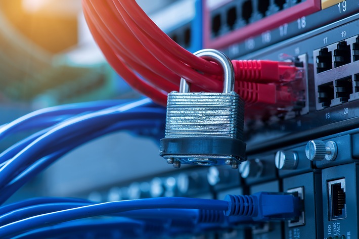 Mit der Cyberversicherung von Helvetia Versicherungen Deutschland sicher im Netz unterwegs. Weiterer Text über ots und www.presseportal.de/nr/120985 / Die Verwendung dieses Bildes ist für redaktionelle Zwecke honorarfrei. Veröffentlichung bitte unter Quellenangabe: