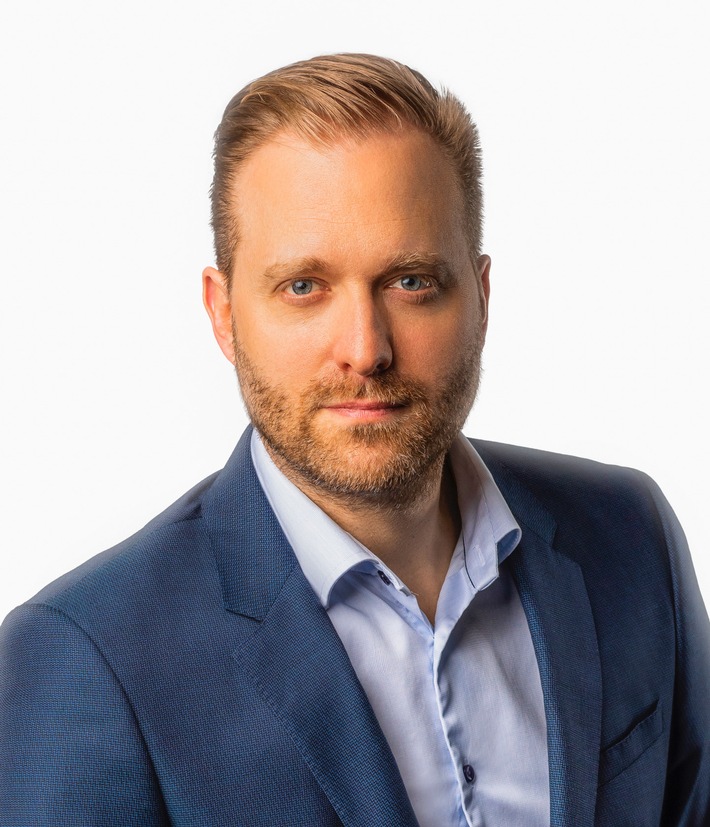 BILD-Reporter Kai Weise moderiert am Sonntag die Sendung DIE RICHTIGEN FRAGEN bei BILD Live. Thema ist