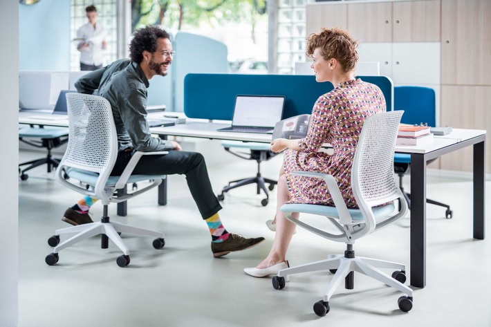 Sedus Stoll AG/ Aktion Gesunder Rücken e. V. / Weiterer Text über ots und www.presseportal.de/nr/104263 / Die Verwendung dieses Bildes ist für redaktionelle Zwecke honorarfrei. Veröffentlichung bitte unter Quellenangabe: