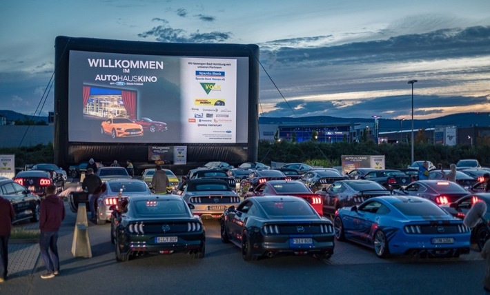 Ford-Enthusiasten stellen deutschen Rekord im Autokino auf. Weiterer Text über ots und www.presseportal.de/nr/6955 / Die Verwendung dieses Bildes ist für redaktionelle Zwecke honorarfrei. Veröffentlichung bitte unter Quellenangabe: