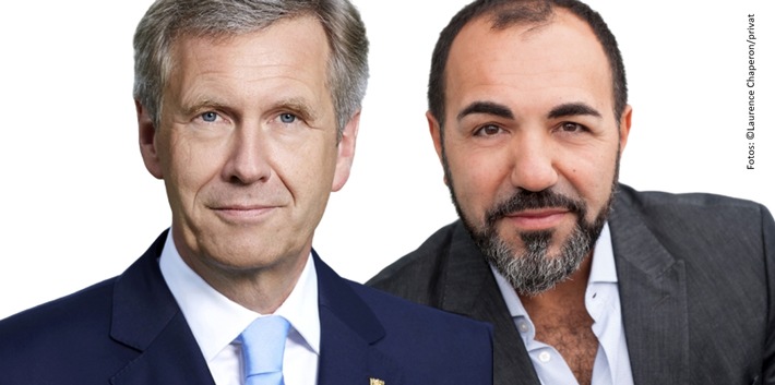 Geehrt: Bundespräsident a.D. Christian Wulff (l.) und Schauspieler Adnan Maral haben die Stiftungspreise 2020 der Helga und Edzard Reuter-Stiftung erhalten. Weiterer Text über ots und www.presseportal.de/nr/145677 / Die Verwendung dieses Bildes ist für redaktionelle Zwecke honorarfrei. Veröffentlichung bitte unter Quellenangabe:
