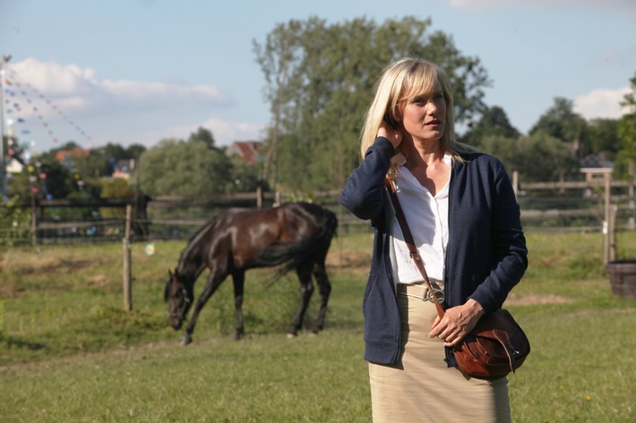 Bestseller-Verfilmung mit Topbesetzung: Anna Schudt, Kai Schumann und Henning Baum entführen uns in die Welt von Jojo Moyes - ,,Im Schatten das Licht