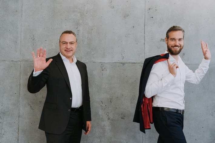 Wechsel bei Paladin Asset Management: Michael Schnabl von DJE neuer Vertriebschef / Jan-David Paulsen verlässt die Hannoveraner Vermögensverwaltung auf eigenen Wunsch / Der neue Vertriebschef bei Paladin, Michael Schnabl und sein Vorgänger, Jan-David Paulsen. Weiterer Text über ots und www.presseportal.de/nr/145545 / Die Verwendung dieses Bildes ist für redaktionelle Zwecke honorarfrei. Veröffentlichung bitte unter Quellenangabe: