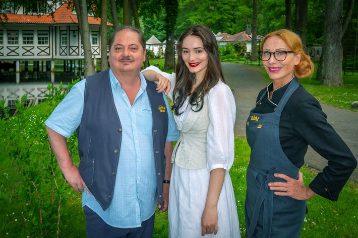 Heinrich Witte (Jürgen Tarrach), Smilla Witte (Maria Ehrich), Regina Bellmer (Andrea Sawatzki) / Nutzung des Bildes nur in Verbindung mit der Sendung inkl. Social Media / Weiterer Text über ots und www.presseportal.de/nr/7840 / Die Verwendung dieses Bildes ist für redaktionelle Zwecke honorarfrei. Veröffentlichung bitte unter Quellenangabe: