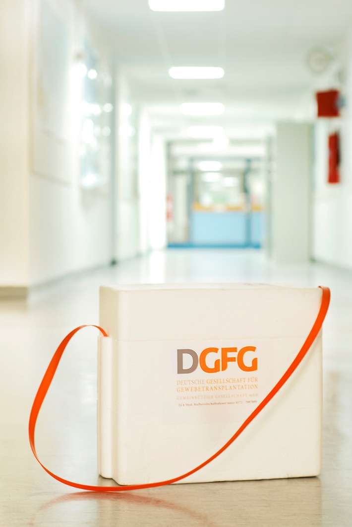 Covid-19-Pandemie fordert Gewebespende und Patientenversorgung mit lebenswichtigen Gewebetransplantaten heraus / Ohne Gewebespende keine Transplantation: Die gemeinnützige Deutsche Gesellschaft für Gewebetransplantation (DGFG) realisiert die Spende von Augenhornhaut, Herzklappen, Blutgefäßen und Knochen- und Knorpelgewebe bundesweit an über 100 Krankenhäusern Weiterer Text über ots und www.presseportal.de/nr/134908 / Die Verwendung dieses Bildes ist für redaktionelle Zwecke honorarfrei. Veröffentlichung bitte unter Quellenangabe: