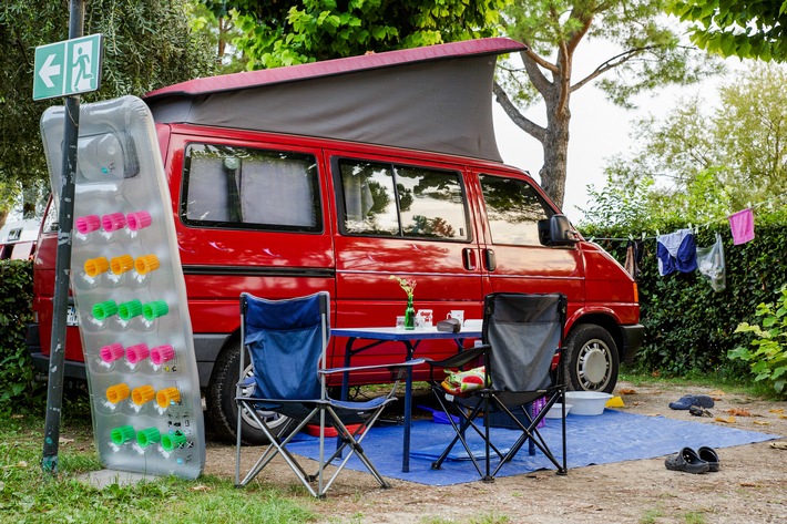 ADAC Campingführer: Top-Plätze in Deutschland zum verspäteten Saisonstart / Tipps der ADAC Experten: Campingplätze für jeden Anspruch / Teils direkt buchbar über das ADAC Campingportal pincamp.de / Mit dem Campingurlaub kehrt ein beliebtes Stück Normalität zurück. Weiterer Text über ots und www.presseportal.de/nr/122834 / Die Verwendung dieses Bildes ist für redaktionelle Zwecke honorarfrei. Veröffentlichung bitte unter Quellenangabe: