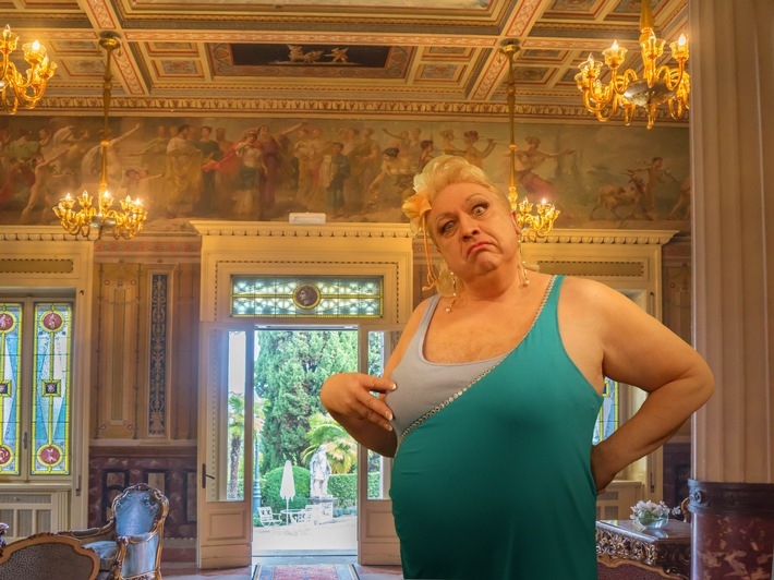 Oliver Kalkofe völlig von der Rolle, in der Rolle als Désirée Nick / TV-Schrott kennt keine Gnade... / Und keine Gnade kennt