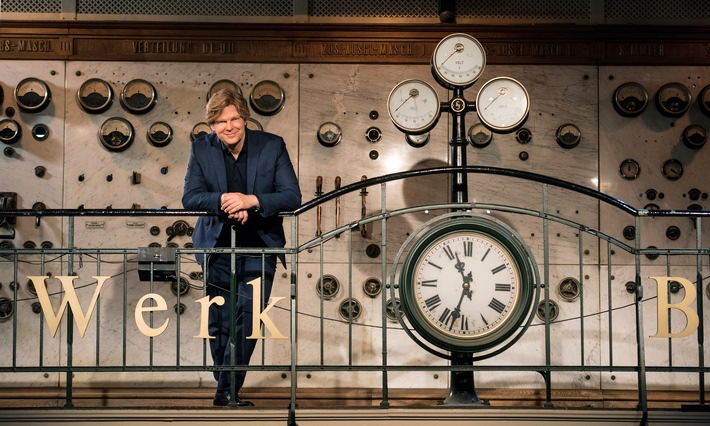 SÜDWESTRUNDFUNK
Nachtcafé - Die SWR Talkshow - Gäste bei Michael Steinbrecher
Nachtcafé - Die SWR Talkshow - Gäste bei Michael Steinbrecher, jeweils freitags um 22:00 Uhr im SWR Fernsehen.
Michael Steinbrecher
© SWR/Tom Oettle, honorarfrei - Verwendung gemäß der AGB im engen inhaltlichen, redaktionellen Zusammenhang mit genannter SWR-Sendung und bei Nennung