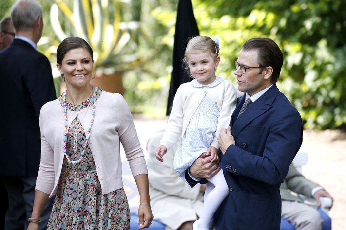 Royal - und trotzdem eine ganz normale Familie: das schwedische Kronprinzenpaar. / Nutzung des Bildes nur in Verbindung mit der Sendung inkl. Social Media / Nutzungszeitraum bis 28.8.2020 Weiterer Text über ots und www.presseportal.de/nr/7840 / Die Verwendung dieses Bildes ist für redaktionelle Zwecke honorarfrei. Veröffentlichung bitte unter Quellenangabe: