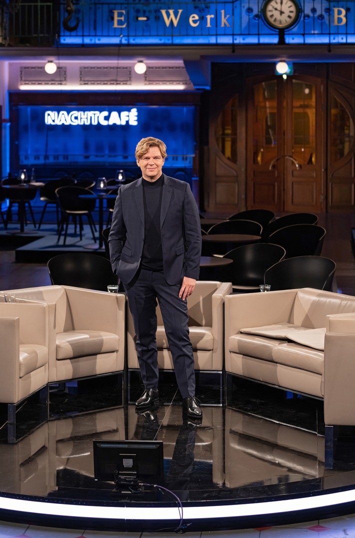 SÜDWESTRUNDFUNK
Nachtcafé - Die SWR Talkshow - Gäste bei Michael Steinbrecher
Prof. Dr. Michael Steinbrecher in der Studio-Kulisse im Alten E-Werk Baden-Baden.
© SWR/Baschi Bender, honorarfrei - Verwendung gemäß der AGB im engen inhaltlichen, redaktionellen Zusammenhang mit genannter SWR-Sendung und bei Nennung