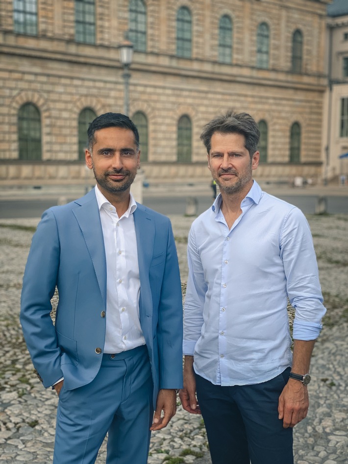 Shore-CEO Nikbin Rohany mit Inventorum-Gründer Christoph Brem (v.l.) Weiterer Text über ots und www.presseportal.de/nr/143801 / Die Verwendung dieses Bildes ist für redaktionelle Zwecke honorarfrei. Veröffentlichung bitte unter Quellenangabe: