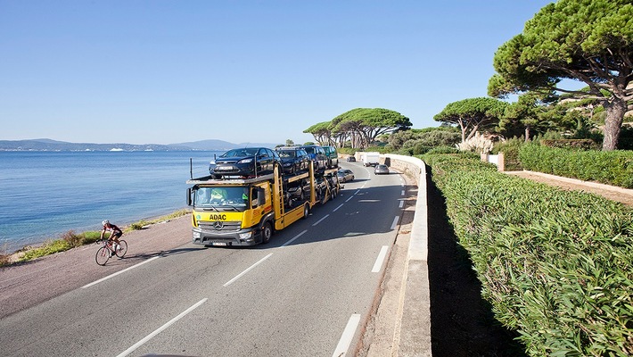 Fahrzeugrücktransport aus Frankreich, Côte d'Azur. Weiterer Text über ots und www.presseportal.de/nr/122834 / Die Verwendung dieses Bildes ist für redaktionelle Zwecke honorarfrei. Veröffentlichung bitte unter Quellenangabe:
