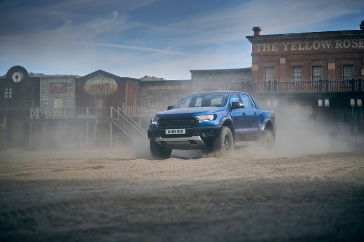 Der Ranger Raptor bekommt Verstärkung: Ford stellt der besonders taffen Hochleistungsversion von Europas erfolgreichstem Pick-up eine Special Edition zur Seite: Die Ranger Raptor Special Edition, ein limitiertes Sondermodell, unterstreicht das markante Exterieur- und Interieur-Design des Aufsehen erregenden Pritschenwagens mit zusätzlichen Optik-Akzenten. / Weiterer Text über ots und www.presseportal.de/nr/6955 / Die Verwendung dieses Bildes ist für redaktionelle Zwecke unter Beachtung ggf. genannter Nutzungsbedingungen honorarfrei. Veröffentlichung bitte mit Bildrechte-Hinweis.