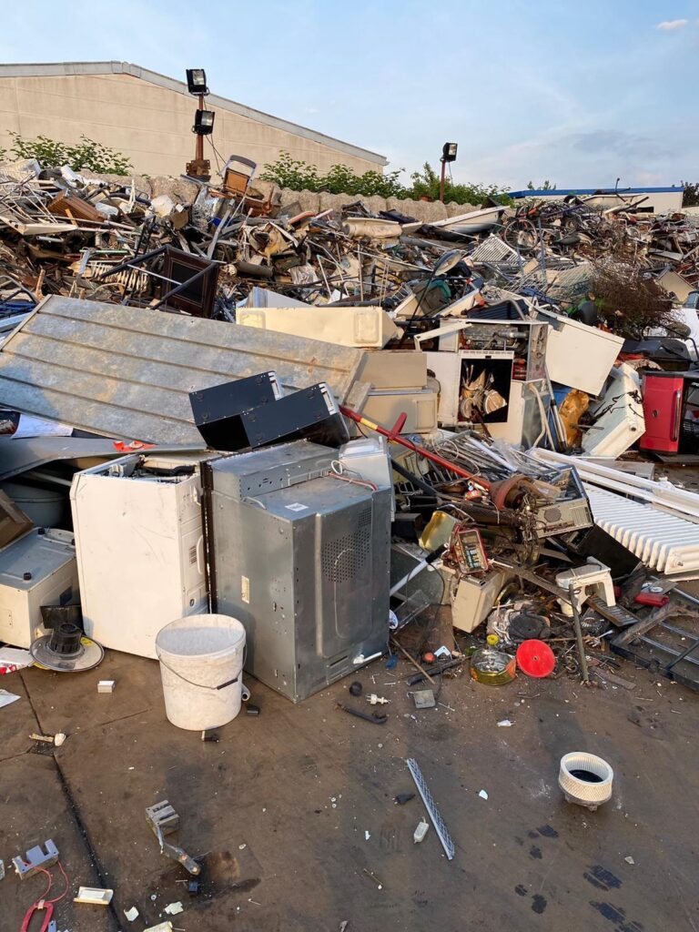 Entsorgung erfordert Know-how – die Schrottabholung Detmold weiß, wie man Elektroschrott entsorgt