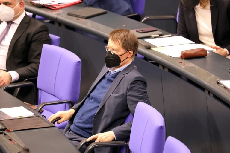 GKV-Finanzstabilisierungsgesetz: Aus der Pandemie nichts gelernt. Immer neue Kürzungen bei den Arzneimitteln gefährden akut Versorgung und Pharmastandort