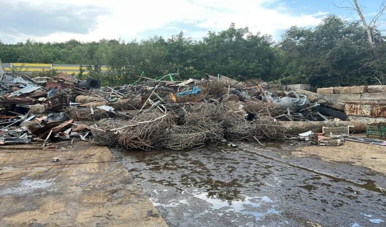 Die Schrotthändler Odenthal beschafft die für die Wiederaufbereitung notwendigen Recycling-Materialien