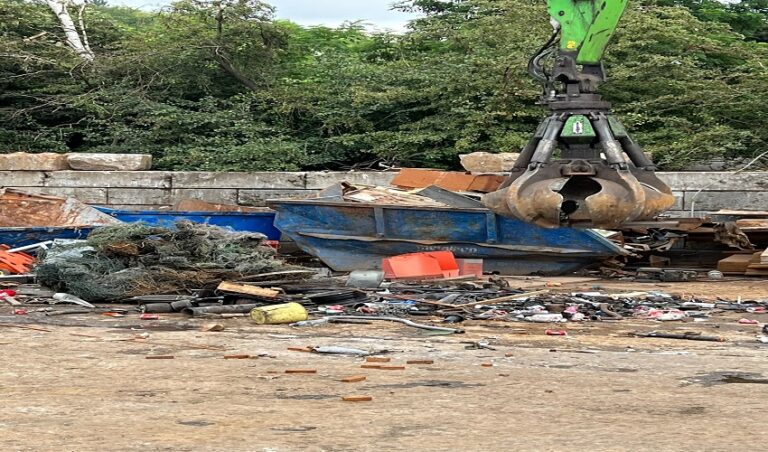 Die Schrottabholung Mettmann beschafft die für die Wiederaufbereitung notwendigen Recycling-Materialien