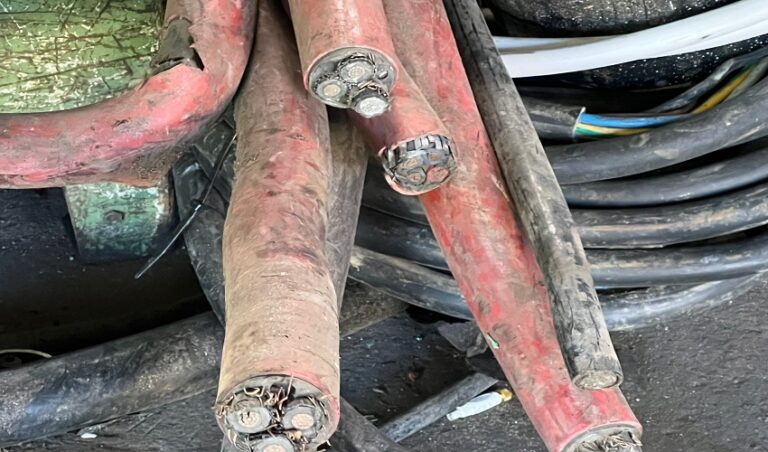 In Waltrop und dem Rheinland können Privathaushalte ihren Schrott kostenlos abholen lassen. Die Schrottankauf Waltrop