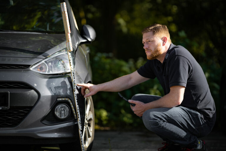 UnfallAblauf und Gutachter: Ihre Rechte nach einem Verkehrsunfall in Berlin
