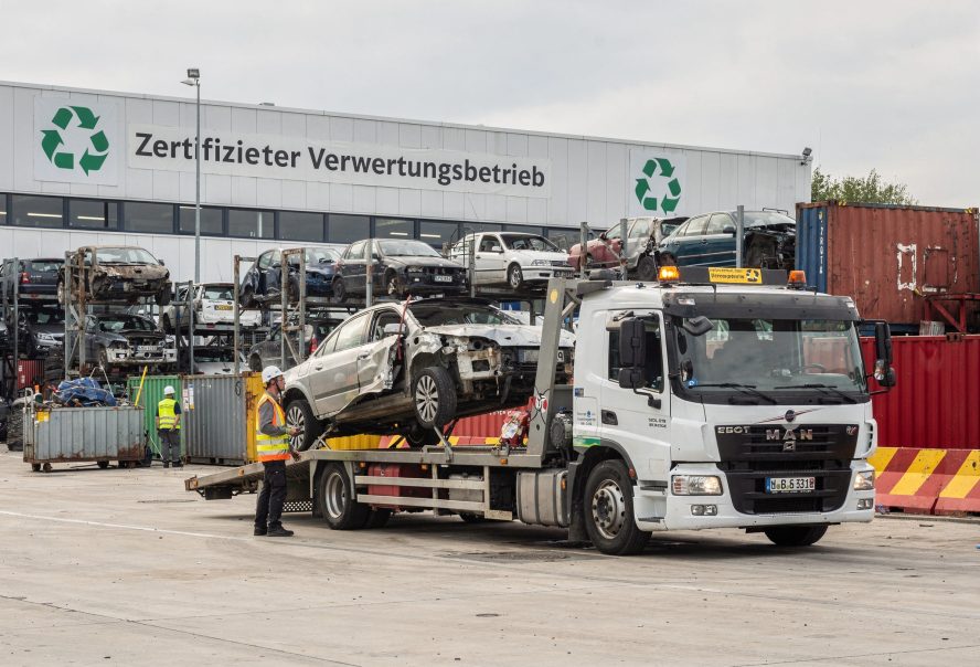 freepik__professional-car-scrapping-process-in-germany-cert__125521-e1771284481151-1