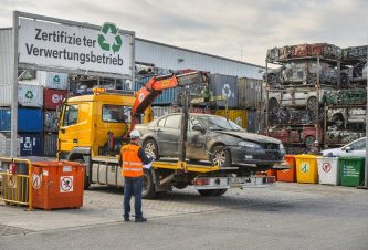 freepik__professional-car-scrapping-process-in-germany-cert__12553-e1771285069409